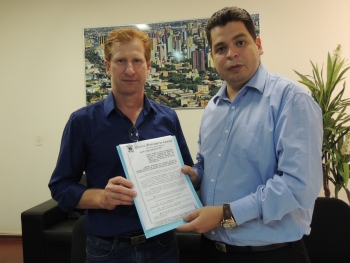 Lei foi promulgada no gabinete do Presidente da Câmara