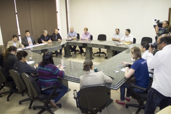 Entrevista coletiva aconteceu hoje pela manhã na antessala do Plenário