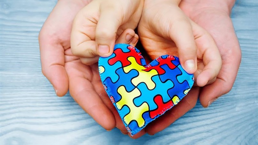 Conceito inclui pais e mães, biológicos ou adotivos, tutores, guardiões, curadores, responsáveis e cuidadores afetivos