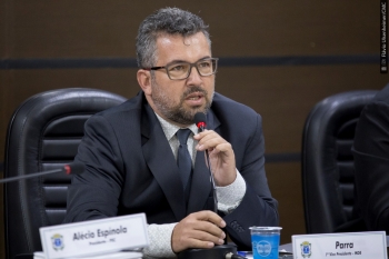 Parra afirmou que o HU foi construído para atender a população, e não ser apenas um hospital-escola