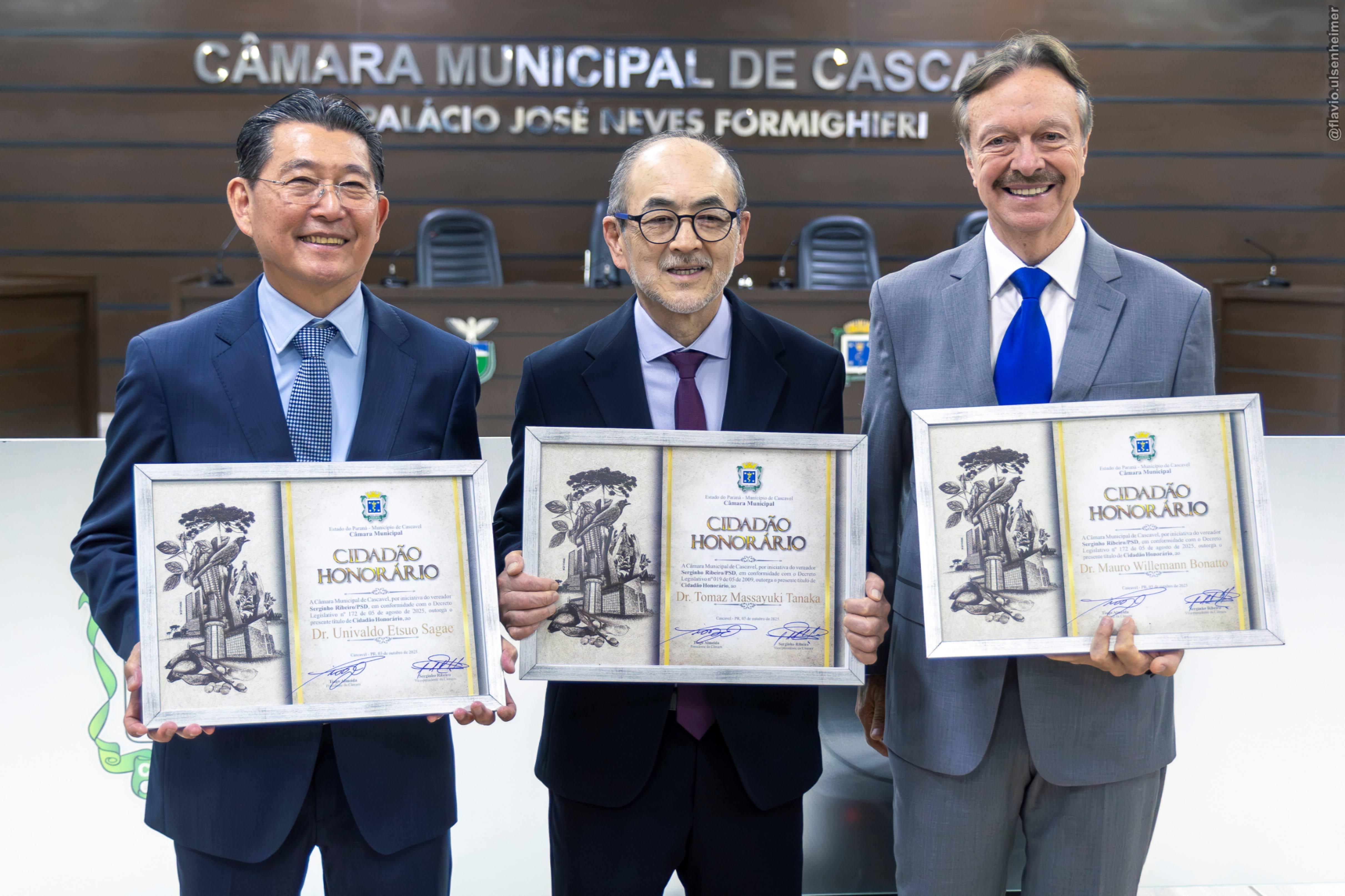 Da esq. para dir., drs. Univaldo Sagae, Tomaz Tanaka e Mauro Bonatto