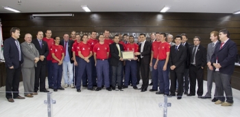 Legenda:Homenagem foi entregue durante a sessão desta terça-feira