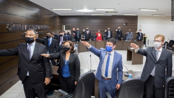 Vereadores empossados prestam juramento regimental