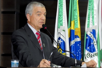 Líder da base discursa na tribuna