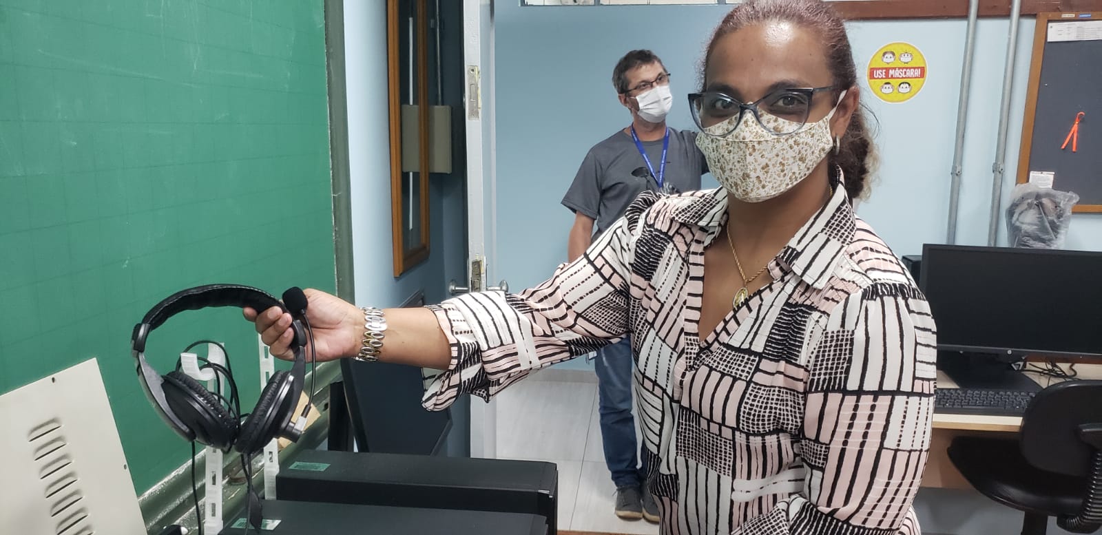 Beth Leal conferiu as condições de funcionamento e recebeu as demandas das escolas