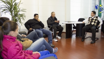Orientador técnico e pais de atletas com Gugu Bueno