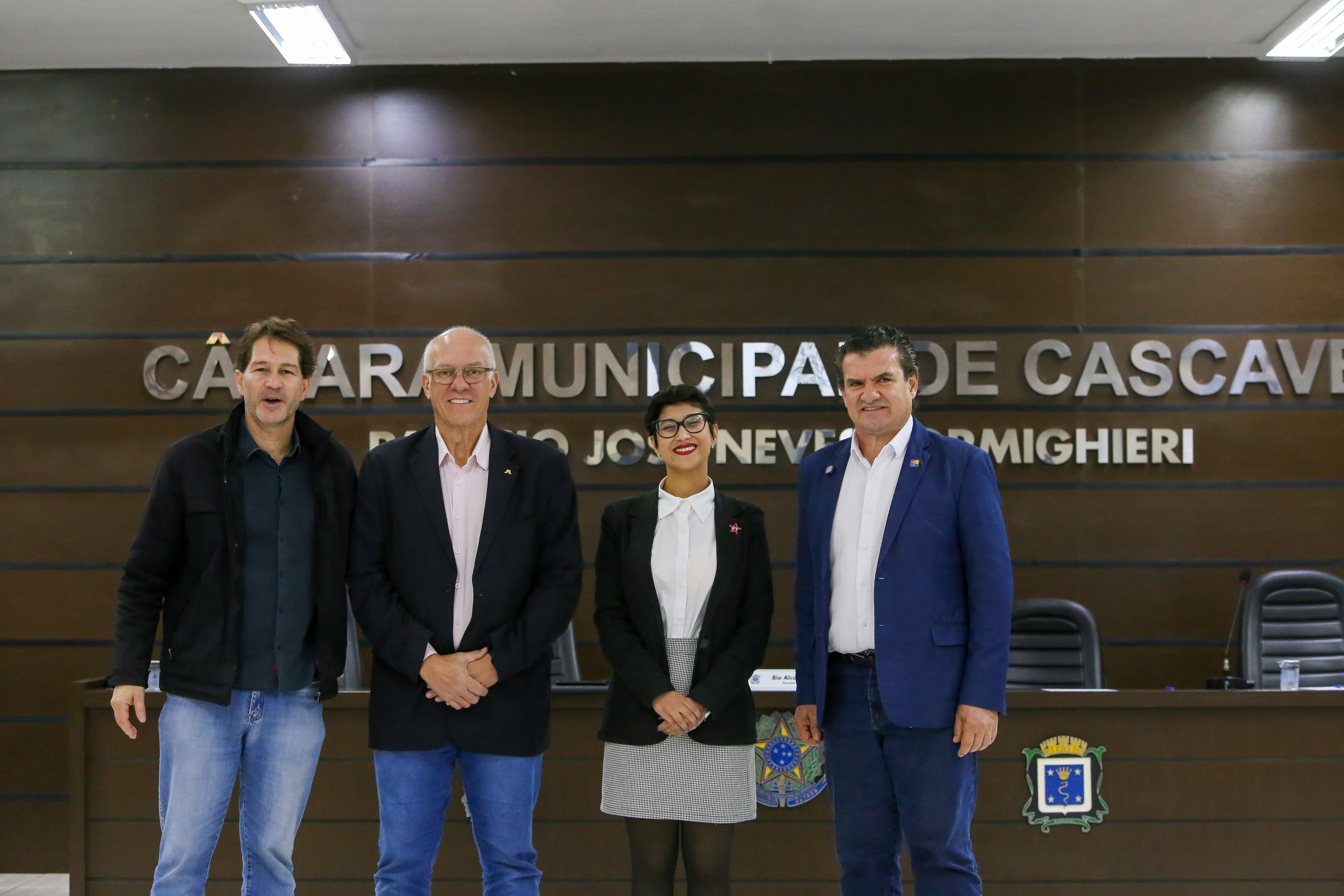 A vereadora Bia Alcantara, com Irineu Colombo (dir.), Sandro Camilo, da Prefeitura de Cascavel, e Nilton Ricardo, da Itaipu Binacional