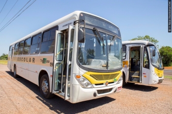 Para o vereador, um aditivo poderia incluir a colocação de cortinas nos ônibus escolares