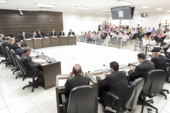 Pacereres contrários foram aprovados e Projeto de Lei nem foi a discussão|Casa cheia na sessão de hoje pela manhã