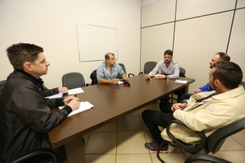 Reunião no gabinete de Pedro Sampaio definiu a estratégia para organização do setor de caçambas e recicladoras