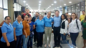 Vereador Mazutti comemora com a equipe da escola a esperada reforma