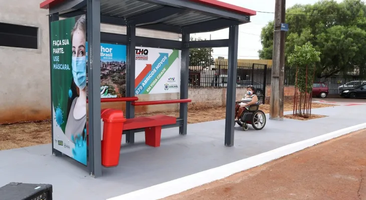 Publicidade poderá ser colocada na parte do fundo dos abrigos