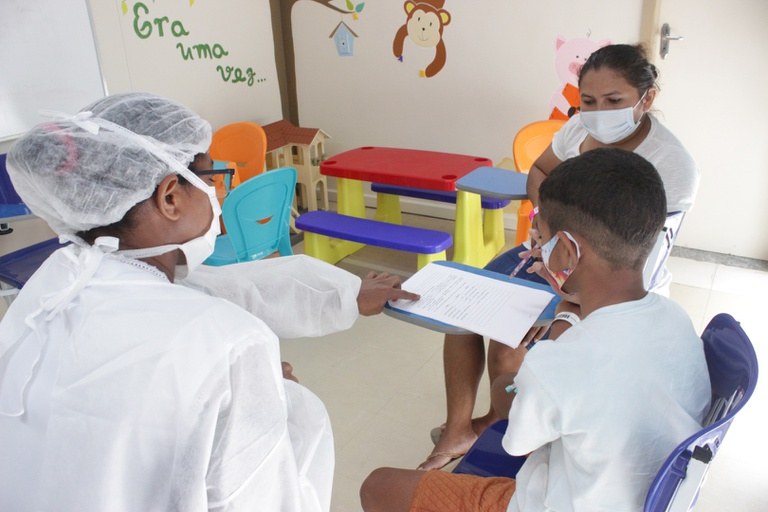 Menino tem aula no HU da Universidade Federal do Maranhão
