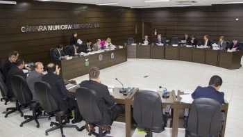 Sessão começa as 09h30