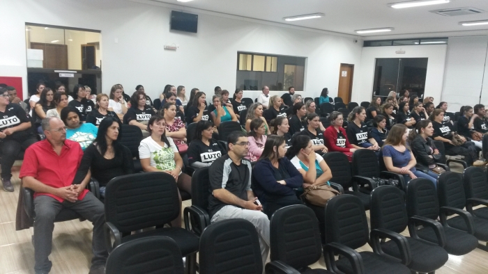 Servidores da Saúde lotaram o plenário da Câmara|Negociação do Sindicato com a Frente Parlamentar da Saúde