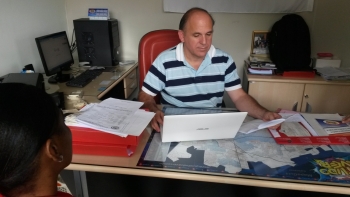 O médico Roberto Carlos Ruiz lança livro hoje na Câmara de Vereadores