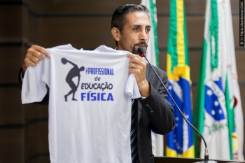 Carlinhos cobra o incentivo e a valorização do profissional de Educação Física na rede municipal