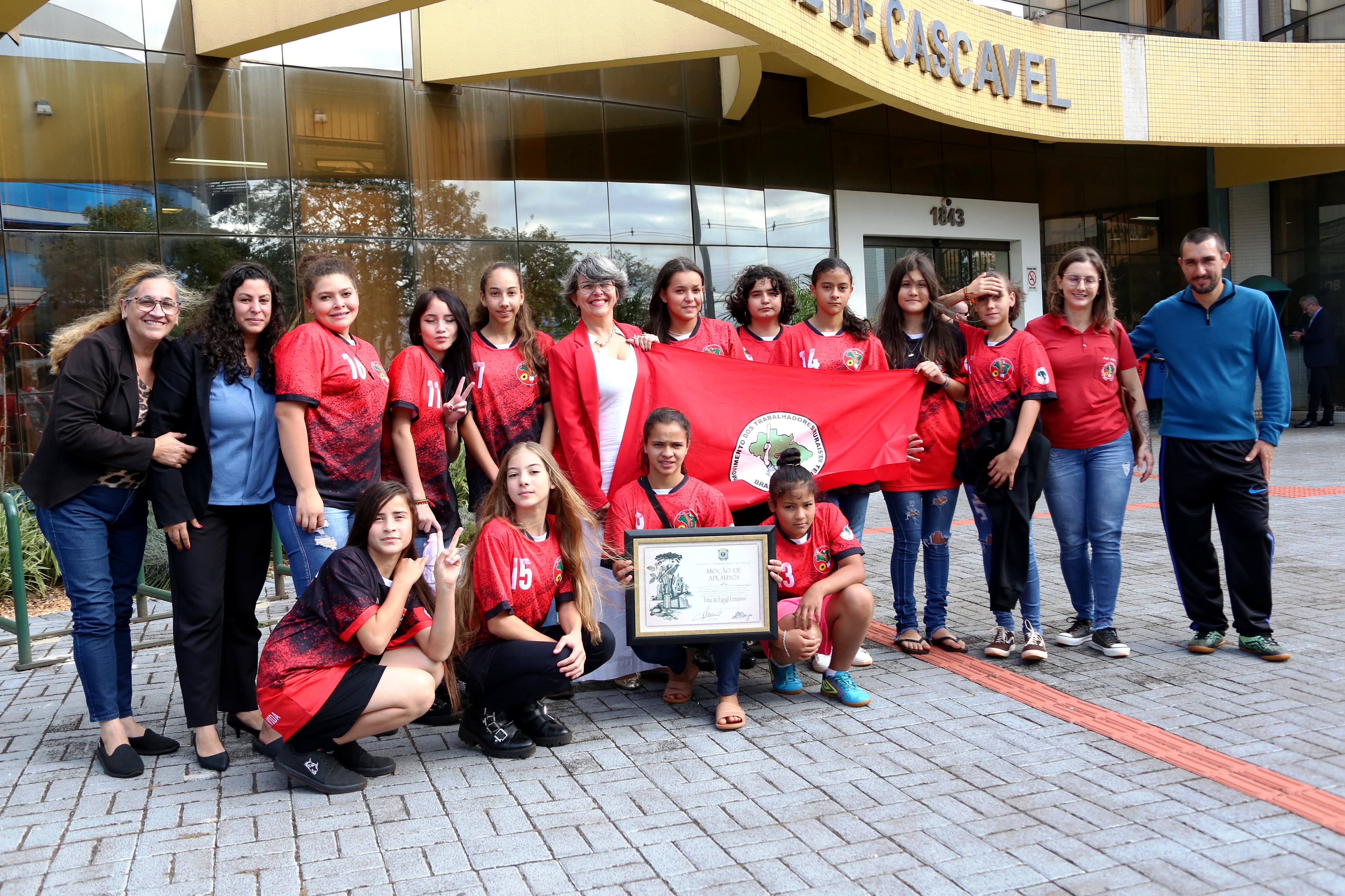 Futsal feminino de assentamento recebe aplausos por título em jogos  escolares - Câmara Municipal de Cascavel