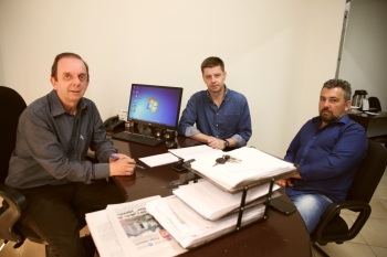 Dal Molin, Sampaio e Parra (esq. para dir.), da CDC, pediram informações à Prefeitura sobre serviços à população