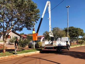 Superpostes de São João do Oeste ganharam manutenção a pedido do vereador