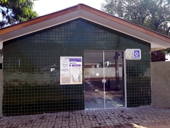 O posto de saúde do Interlagos passa por reforma, mas a qualidade da pintura preocupa os vereadores Josué e Parra