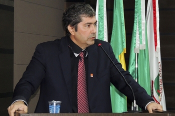 Porto: críticas ao prefeito Edgar Bueno