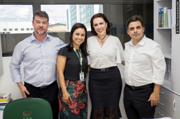 O vereador Rafael Brugnerotto, Viviane Bianconi, da FAG, Adriana Salles e o procurador Jurídico da Câmara, Rafael Salvatti: convênio de cooperação entre FAG e Câmara deve ser assinado nos próximos dias