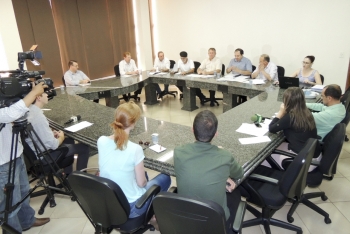 Encontro com a imprensa aconteceu na antessala do plenário