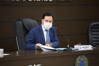 O presidente Alécio Espínola reassume imediatamente suas tarefas presenciais na Câmara