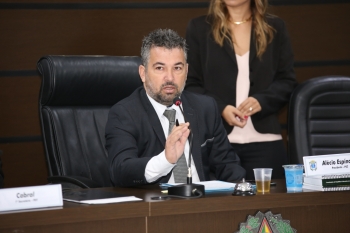 Vereador quer que servidores tenham tempo de se adequar à nova situação e até de se contrapor ao laudo, caso sejam prejudicados