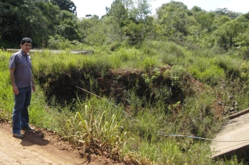 Vereador Robertinho Magalhães visitou o local onde será construída a nova ponte