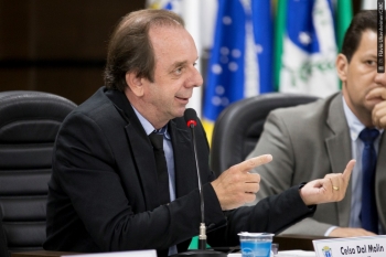 Presidente da Comissão, Celso Dal Molin recebeu a resposta da Prefeitura sobre os poços artesianos