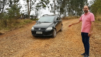 Seibert mostra trecho que passou por readequação na comunidade Diamante, em Jangada Taborda