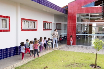 Segurança das crianças e das equipes de profissionais da educação é motivo de preocupação da Comissão