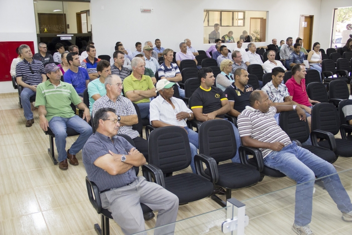 Agricultores acompanharam a sessão desta segunda-feira
