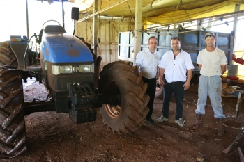 Vereador Celso Dal Molin acompanhado de Juares Vieira e o agricultor Valdemar