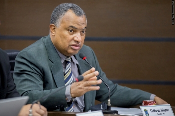 Cidão da Telepar explicou no Plenário aos colegas a necessidade das obras nas ruas do Canadá