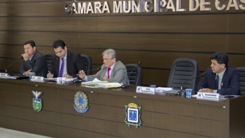 votação foi presidida por Luiz Frare