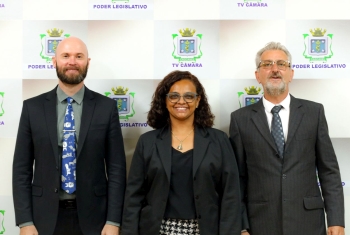 Os vereadores da Comissão, da esq. para a dir.: Cleverson Sibulski, Beth Leal e Professor Santello