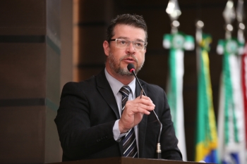 Brugnerotto defende a aprovação do projeto durante a sessão desta segunda