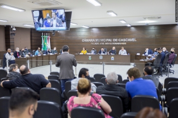 Plenário da Câmara recebeu políticos e representantes da sociedade para o debate