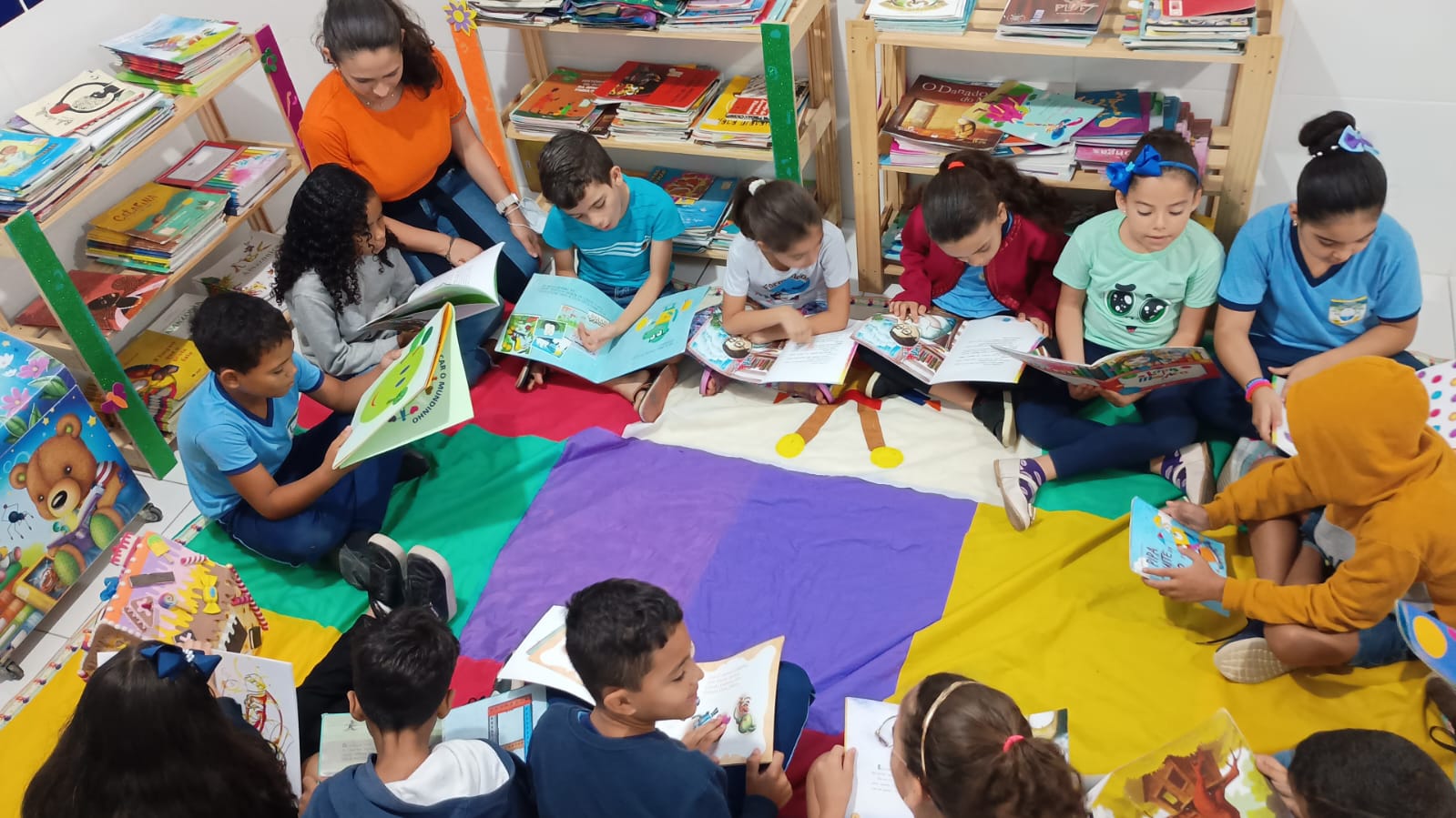Para Tiago, a leitura pode formar cidadãos críticos e ampliar a inclusão