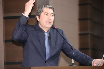 Porto discursou na tribuna contra a “indústria de fake news" que só provoca mais violência no campo, segundo ele