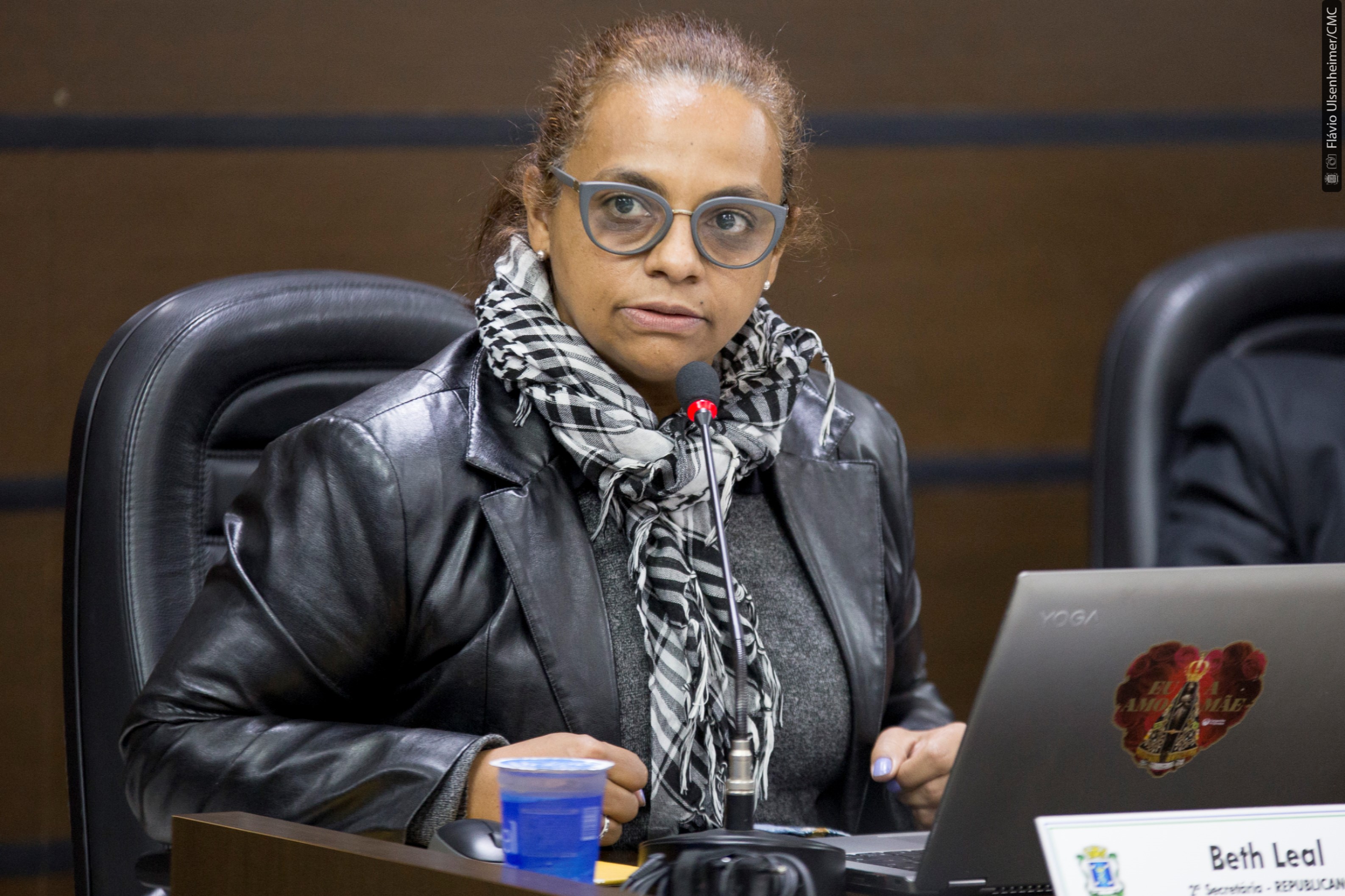 Beth Leal questiona o fato de que o site do Governo não divulga os dados da violência contra a mulher