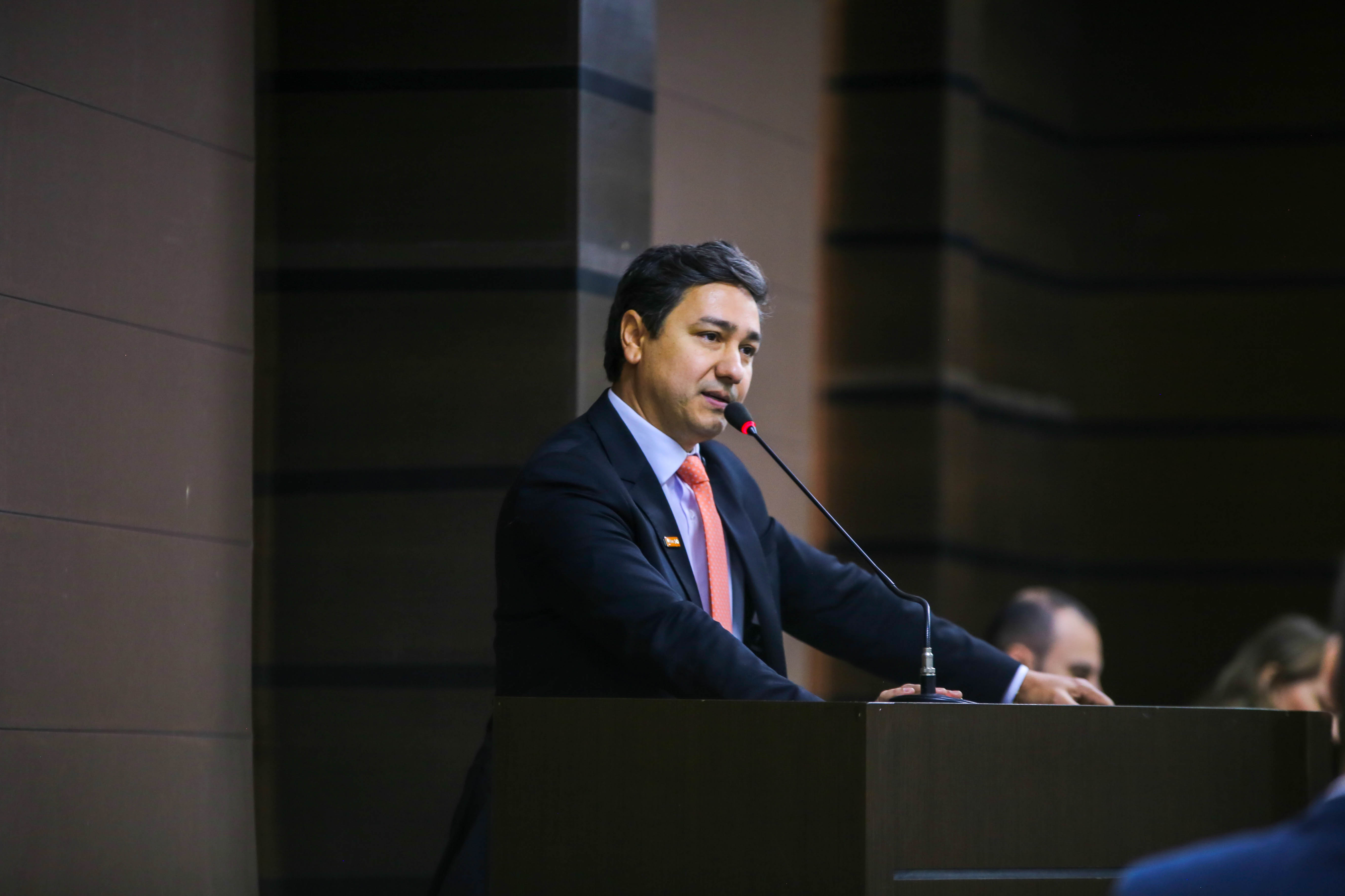 Rondinelle Batista defende que o desfralde na época certa beneficia o desenvolvimento emocional da criança