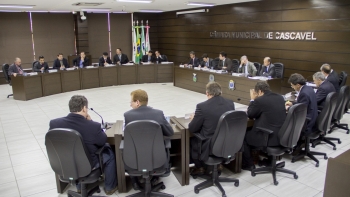 Logo após a sessão ordinária de segunda-feira, Câmara fecha as portas em solidariedade ao protesto das Prefeituras