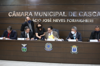 Mesa Diretora conduz votação do veto parcial ao projeto de lei do Executivo