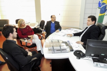 Presidente da Câmara recebe representantes da Anhanguera. (Elder Ferrari, Willian de Lima e Giovana Costa)
