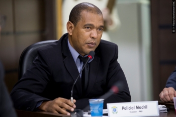 Madril quer que homenagens destaquem atuação e comportamento, afastando interesse político