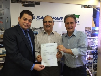 Na Sanepar, Gugu Bueno com o prefeito Edgar Bueno e Mouniir Chaowiche